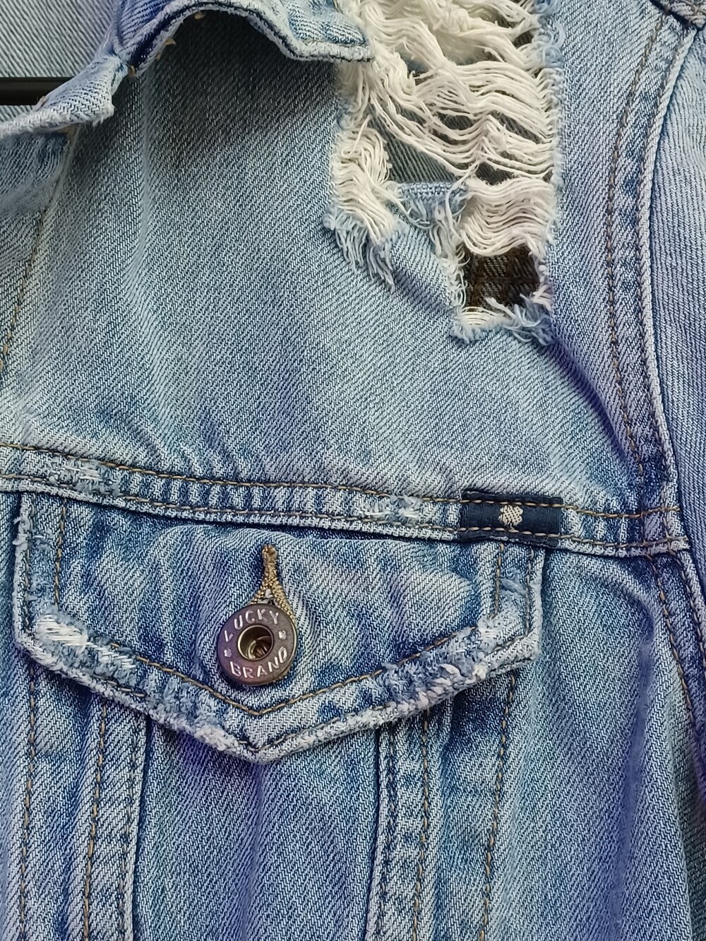 Lucky Brand Distressed Denim Boyfriend Trucker Jacket Los Angeles Heart ❤️✨️ - Picture 8 of 9